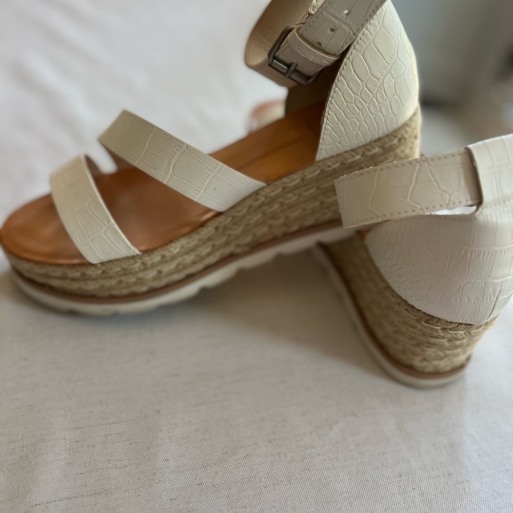 Dolce Vita White Croc-Patterned Sandals